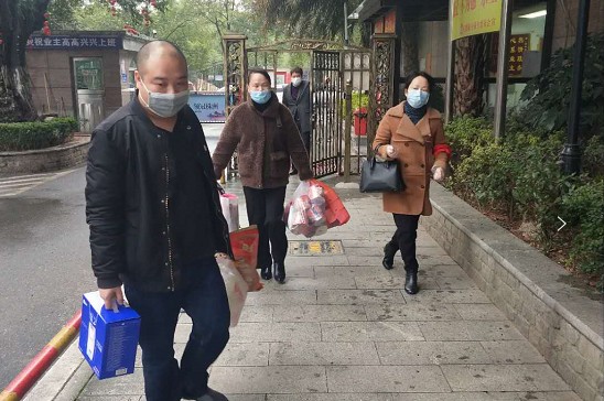 茨菇塘街道开展慰问居家隔离户活动 (2)