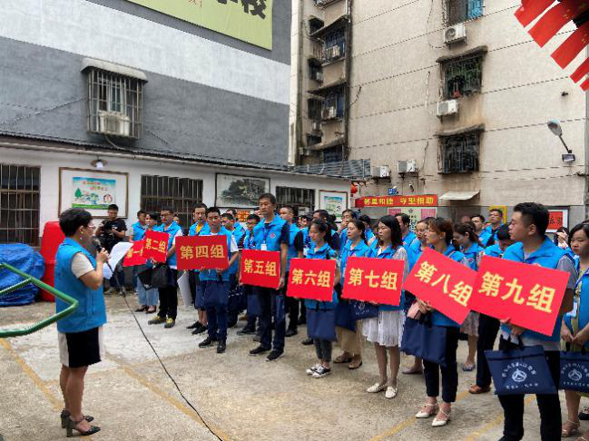 市统计局在茨菇塘街道开展人口普查试点观摩活动