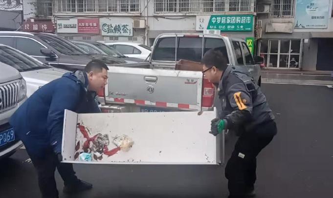 清理废弃家具物品