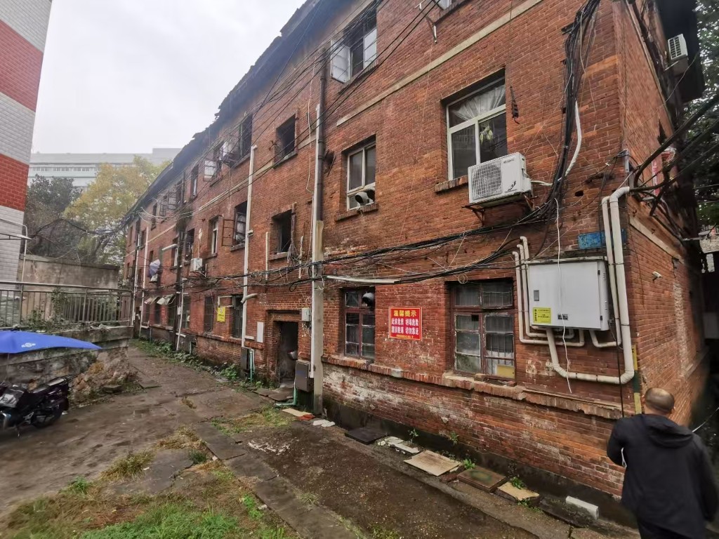 996d77d99e8e33be27582257afa1632