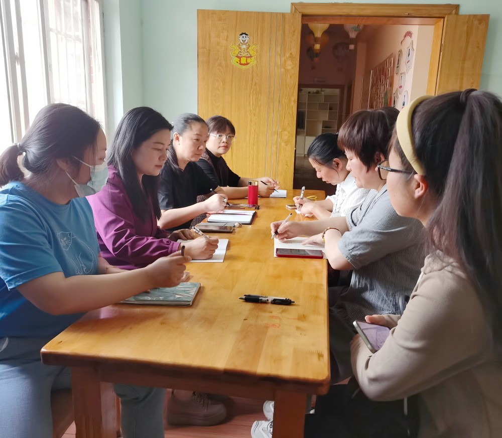 走访调研托养机构,推动民生实事落地见效。(1)