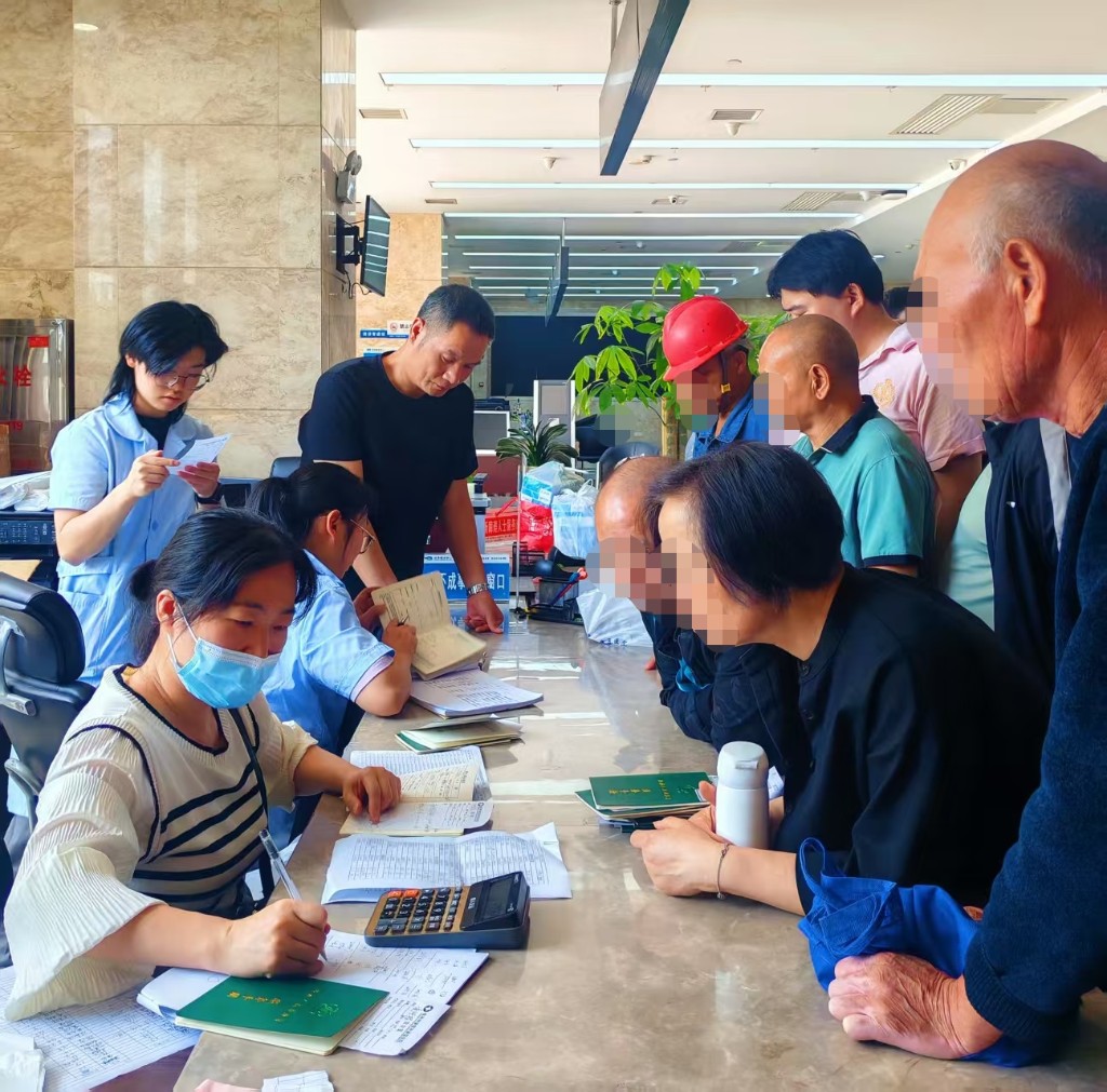 2025.5.10荷塘区残联开展“关爱精障患者 送医送药暖人心”活动现场2